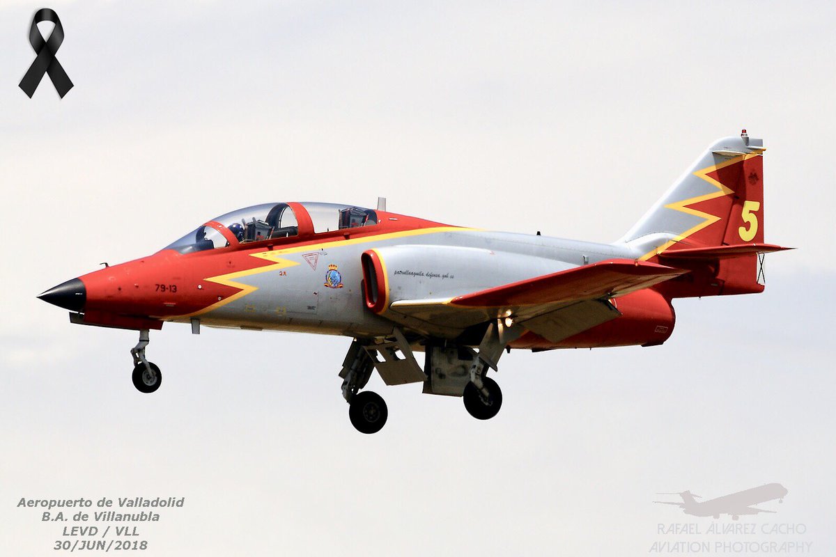 AlvarezCacho's tweet photo. D.E.P. Comandante Francisco Núñez Martín. Honor y Gloria. #PatrullaAguila #CASA #C101 EB #Aviojet E.25-13 /79-13 #Aguila5 #elsolo @EjercitoAire #spainairforce #Villanubla @AeropuertoVll 😓 🇪🇸 https://t.co/64IH6S3GnU