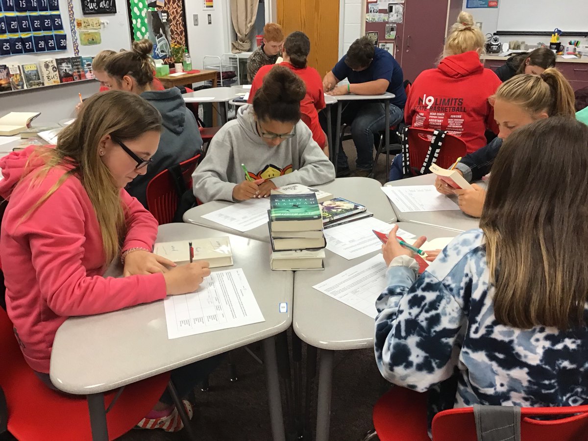 AVanderhoff's tweet photo. #siouxcentral students got to speed date books today - trying to find a match! The 'blind date' put a spin on it. Heard from a student "I love Kwame Alexander's books!" https://t.co/bqssMTUFo3