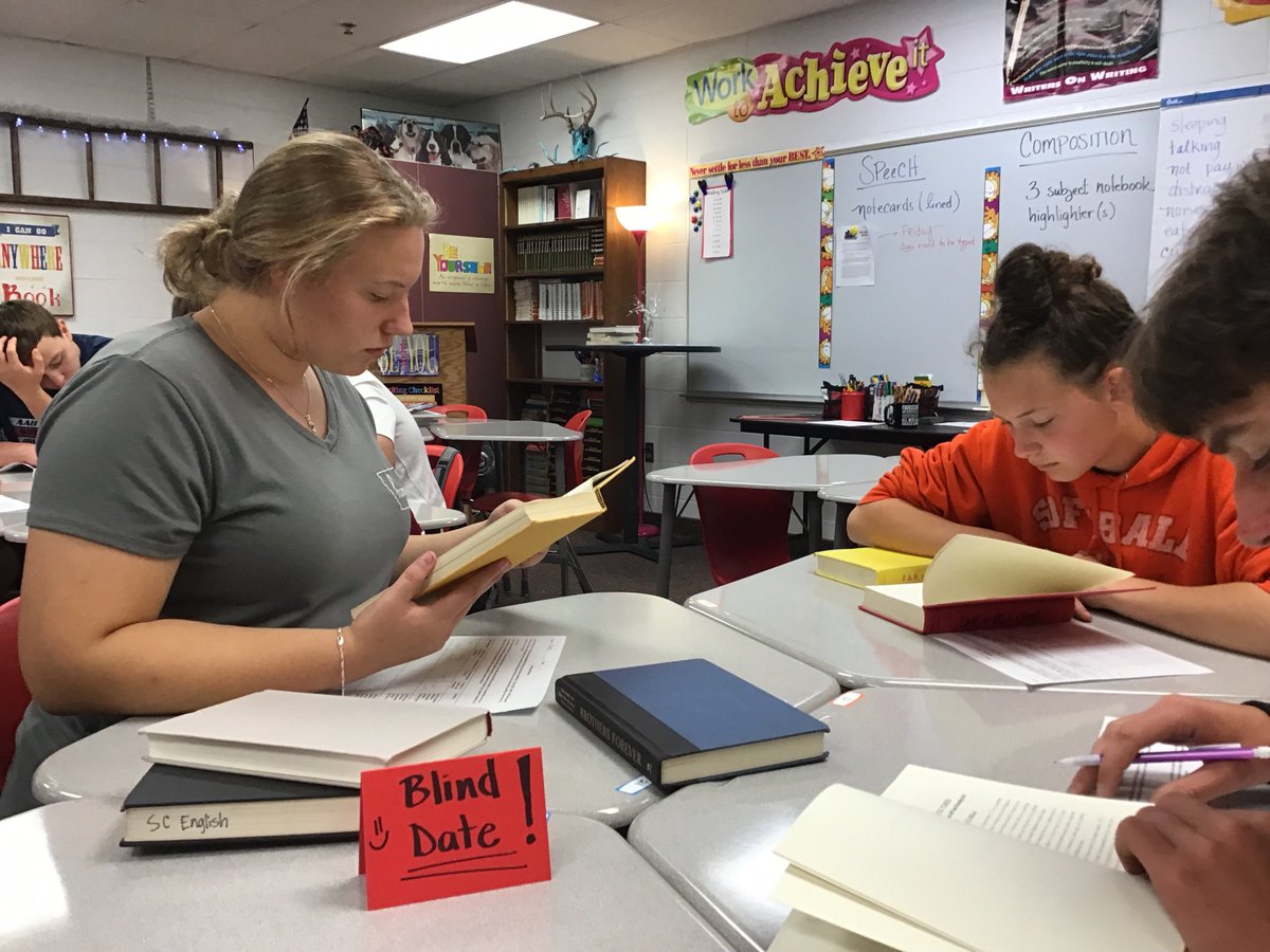 AVanderhoff's tweet photo. #siouxcentral students got to speed date books today - trying to find a match! The 'blind date' put a spin on it. Heard from a student "I love Kwame Alexander's books!" https://t.co/bqssMTUFo3