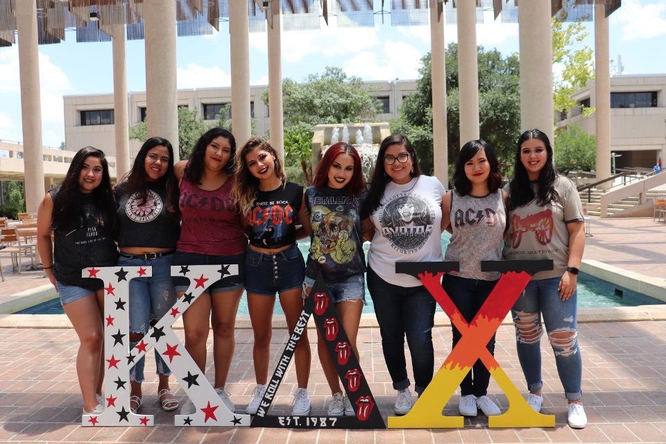 UTSAKDChi's tweet photo. Hope everyone is having a great first week!! Stay tuned for our rush events 🧐🤔
.
.
#utsa23 #utsa22 #utsa21 #utsa20 #utsagogreek https://t.co/wYT23Z2TtE