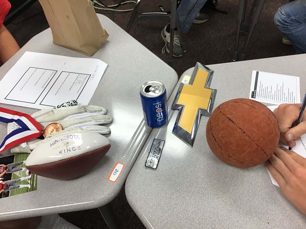AVanderhoff's tweet photo. #siouxcentral Me Bag!! Put 4-5 items in a bag that represent you (and that fit in the bag). Bring to school and share! Who says older kids are too old for show and tell? #firstfivedays https://t.co/STnVKk1VB4