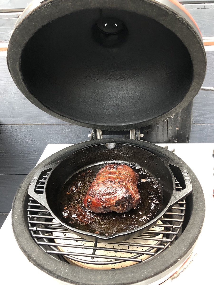 ScottishLass73's tweet photo. #dexter #brisket seasoned with #botree salt and pepper on the #kamadojoejr over #oxfordcharcoal @KamadoJoeUK @KamadoJoe @LodgeCastIron @botreeuk @oxfordcharcoal #ukbbq #bbq https://t.co/OWV9DCyJYl