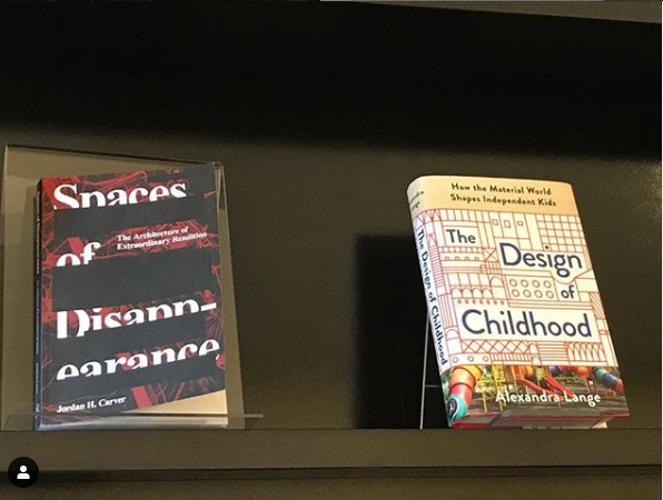 TerreformUR's tweet photo. @MacDowellColony @NYUCAS @Salon @ColumbiaGSAPP See #URDisappearance in #Chicago 
via 
@GrahamFound shelves 
https://t.co/xjZtKDUcj0

in good 📚 company with @LangeAlexandra --- 👏 @AIGAdesign 2019 Medalist for The Steven Heller Prize for Cultural Commentary with @forbes Ellen McGirt 

📸SO by @culturalboundar https://t.co/G3fxjOV4fB
