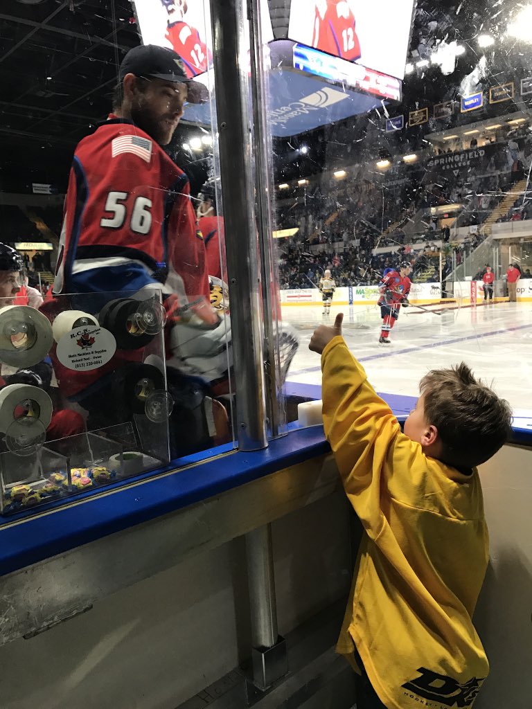 Bigdfia's tweet photo. @MikeMcKenna56 Still one of my favorite photos of my son. He was in awe of you and you took 3 seconds to give him a thumbs up. May seem small but that little guy now is playing goalie because of it. Good luck Mike https://t.co/bVJPbUUZSK