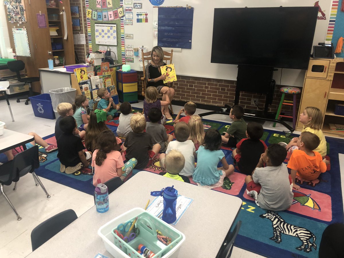 Mrs_Finazzo_HPE's tweet photo. Dr. Morrison visited today to read us a story. #DontBetheRecessQueen #BestYearYet https://t.co/ikLwlQHH6o