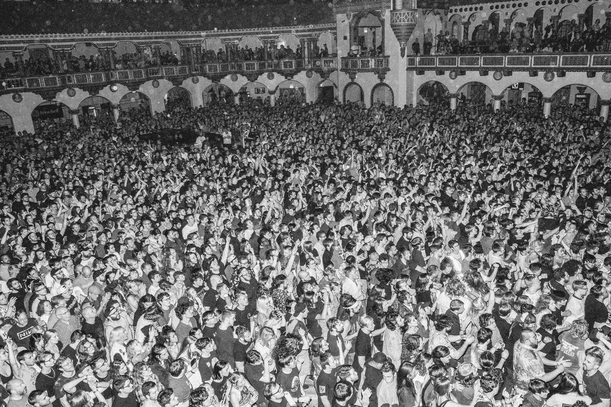 kinggizzard's tweet photo. Aragon Ballroom, Chigaco. 
By Jamie Wdziekonski https://t.co/a0Rl74Paj4