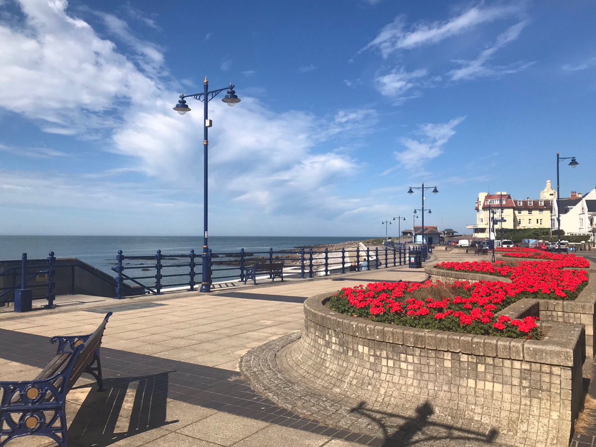 Royal_Porthcawl's tweet photo. Porthcawl in full bloom 🌺  #Summer #Staycation #FindYourEpic #VisitPorthcawl https://t.co/3JlX2A40mB