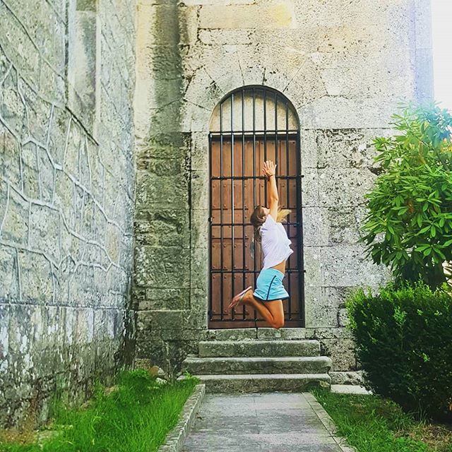 yesimagen's tweet photo. https://t.co/JkHIgNbol2 Mientras llegamos a nuestro destino @buencaminosantiago disfrutamos del camino.
#caminodesantiago #caminar #palasderei #2etapa #compartir #disfrutar #happy #cansadaperofeliz #love #friends #saltar #siempresepuede #experienciasunicas #conocergentemaravill… https://t.co/V1fZdBdXgT