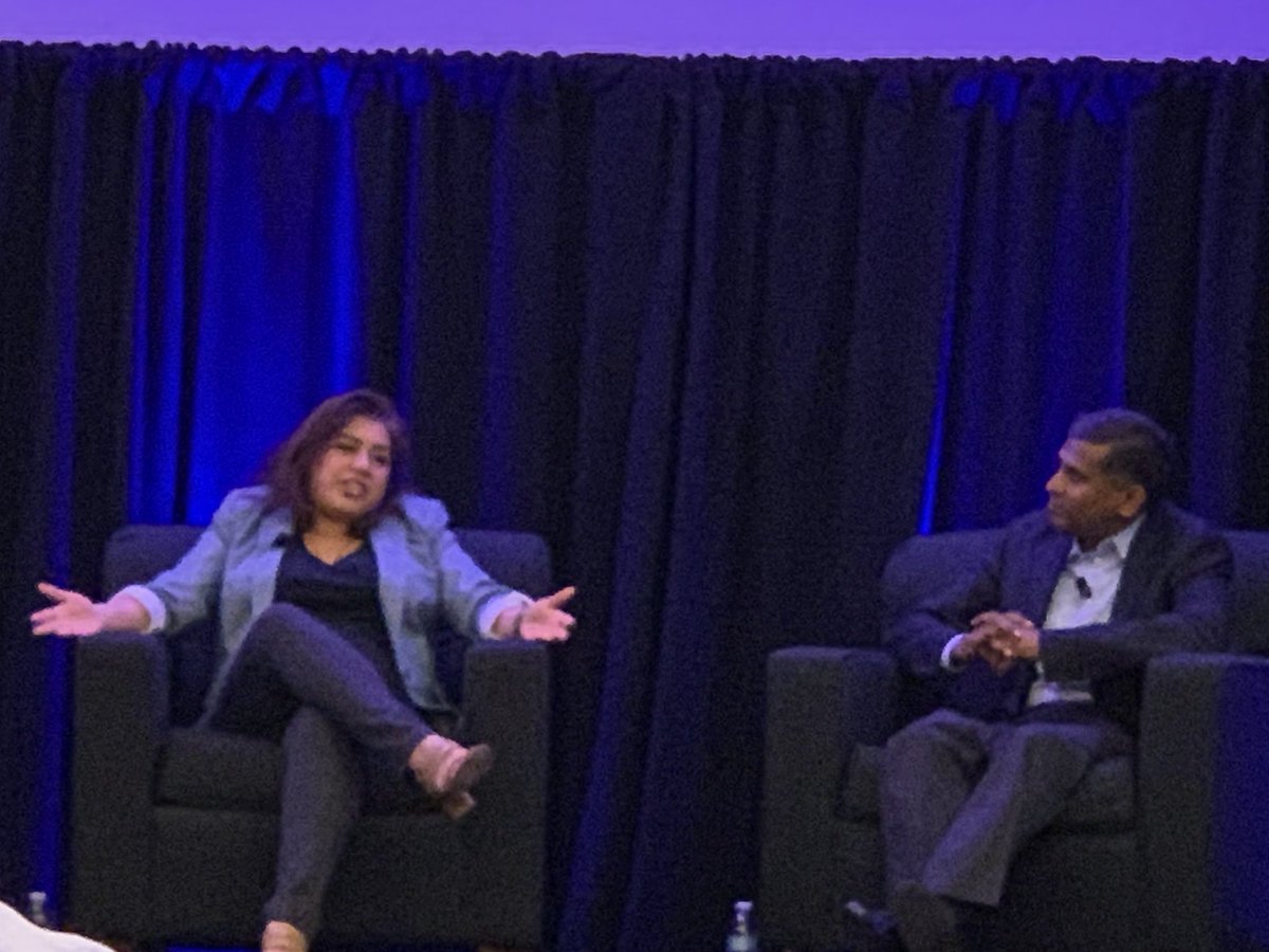 “We have no problem giving our money to a bank with no physical locations, but we’re still not comfortable sharing our data with each other in AEC” <a href="/nlguru/">Natasha Luthra</a> 🤔#XCON19