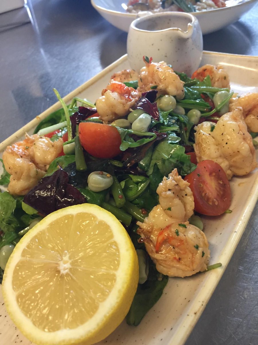 lalanternawest's tweet photo. Lunch goals! This Liguria salad is perfect to eat al fresco on our terrace - packing with rucola, broad beans, king prawns and cherry tomatoes. 🥗 https://t.co/5LiqZnbzCG https://t.co/IcXrjGQibD