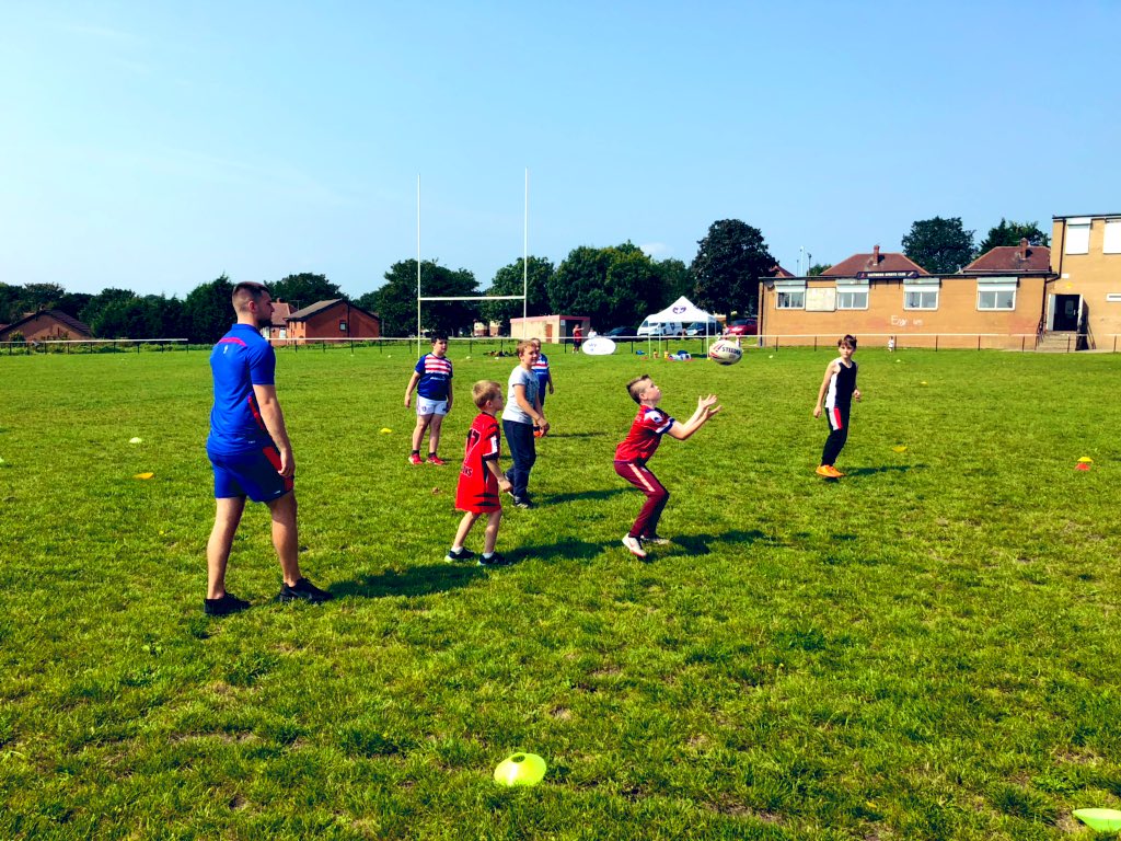 Today we had a great time at <a href="/EastmoorJR/">Eastmoor Dragons JR</a> for the final Of our  “Trinity on Tour” summer camps 🙋‍♂️

Trinity star <a href="/MaxJow/">Max Jowitt</a> popped along to join in with some kick &amp; catch games. Lots of #fun #development &amp; #enjoyment 

🔴⚪️🔵