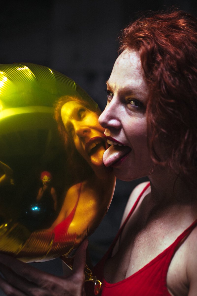 kinky_lotus's tweet photo. Creepy clown and balloon bondage with @secondfloor_fet and @tracimatlock 

Lots more from this abandoned building adventure can be found at https://t.co/OiP02knVLp https://t.co/kGXc6L2jzi