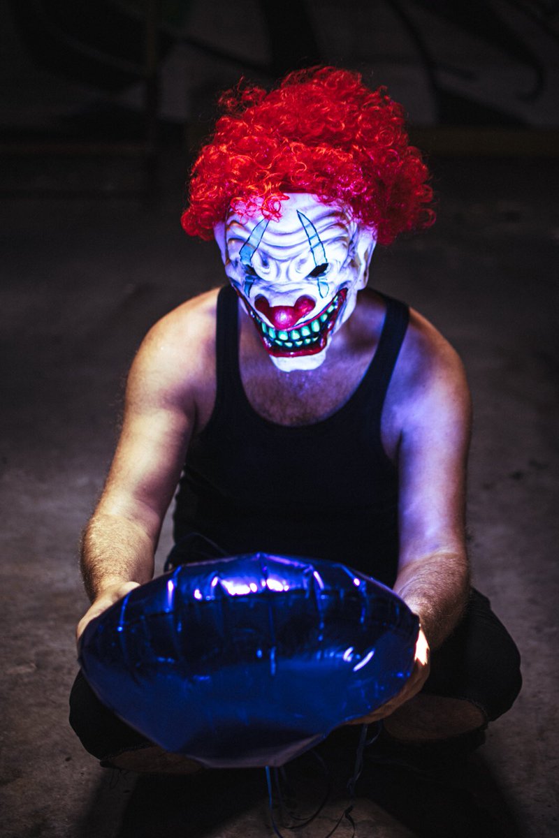 kinky_lotus's tweet photo. Creepy clown and balloon bondage with @secondfloor_fet and @tracimatlock 

Lots more from this abandoned building adventure can be found at https://t.co/OiP02knVLp https://t.co/kGXc6L2jzi