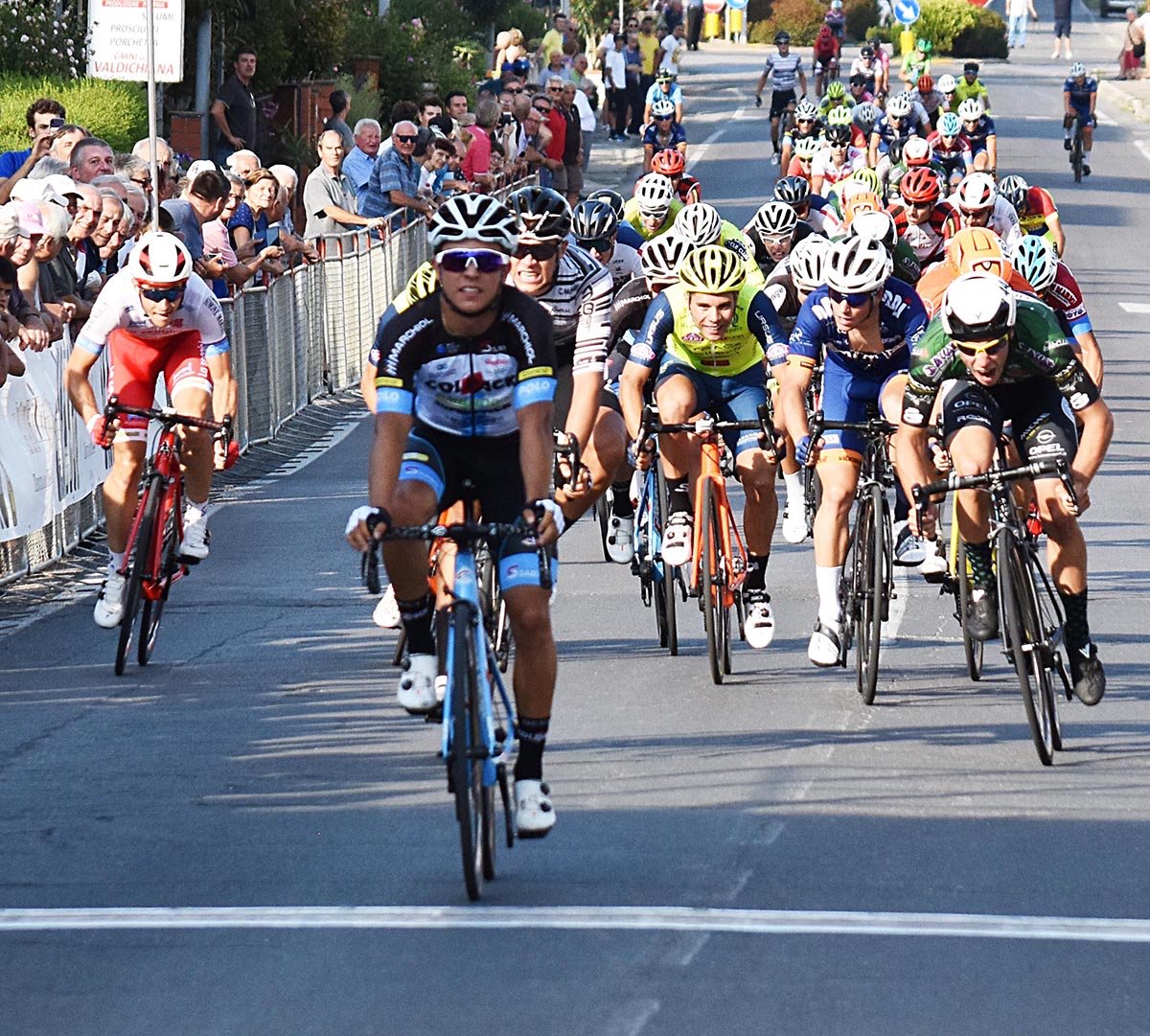 bikenewsPhoto's tweet photo. Il colombiano Nicolas Gomez impallina tutti nel Circuito di Cesa #teamcolpack @teamcolpack #cyclingnews #cycling #ciclismo #cycling #bikenews https://t.co/ILwHfqnxMC https://t.co/IZLnFVcCAz