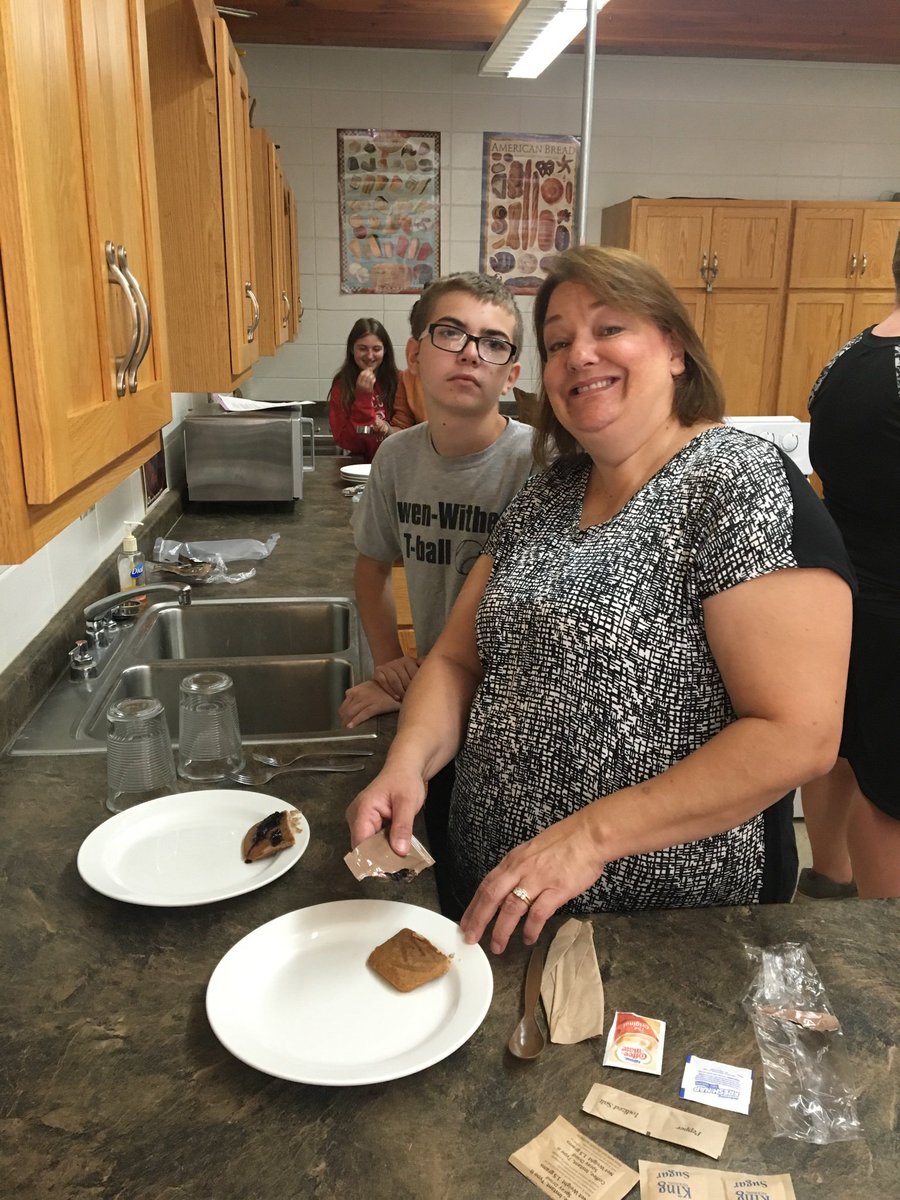BoieJill's tweet photo. Sgt Wahl brought MREs (meals ready to eat) for our summer school class #owblackhawkpride https://t.co/jaVewHNuv5
