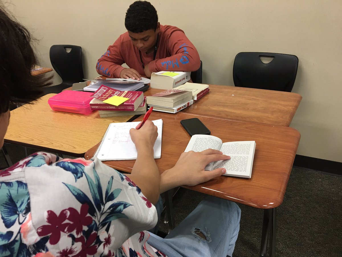 MsMinchewPHS's tweet photo. Good readers take notes as they read. Using Facts/Questions/Response strategy as students engage with Ayn Rand’s Anthem. #spartanslearn #PHSFOCUS2020 #spartansread https://t.co/j4daBJkqq8