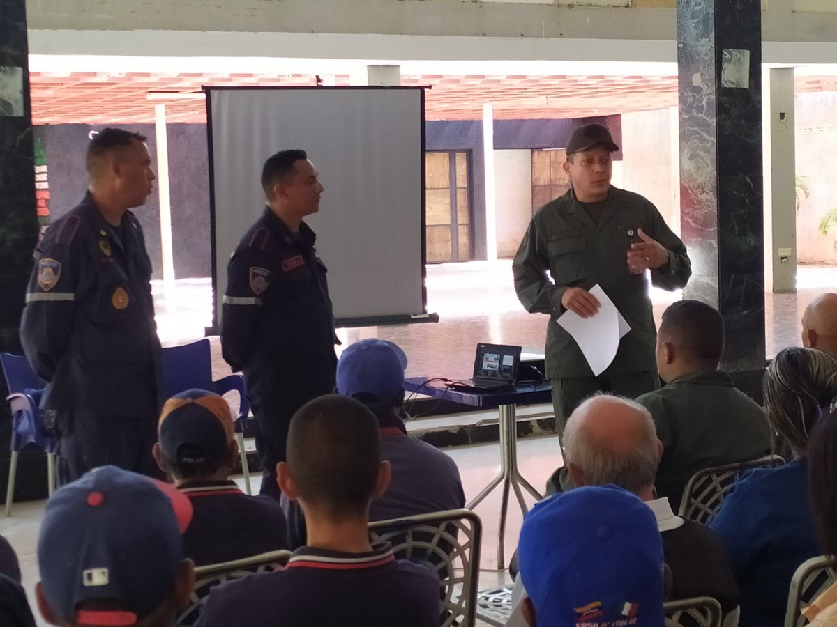 circulomilmcy's tweet photo. #27Ago #Almomento Taller de Identificación de Peligros y Evaluación de Riesgos, dictado por el personal del @bomberos_aragua para todo el personal #Civico-Militar del @circulomimmcy #CirculoActivo @CirculoMilFANB @REDI_Central @ZODI_Aragua #VenezuelaTierraDePatriotas https://t.co/NDuJmmTrZs