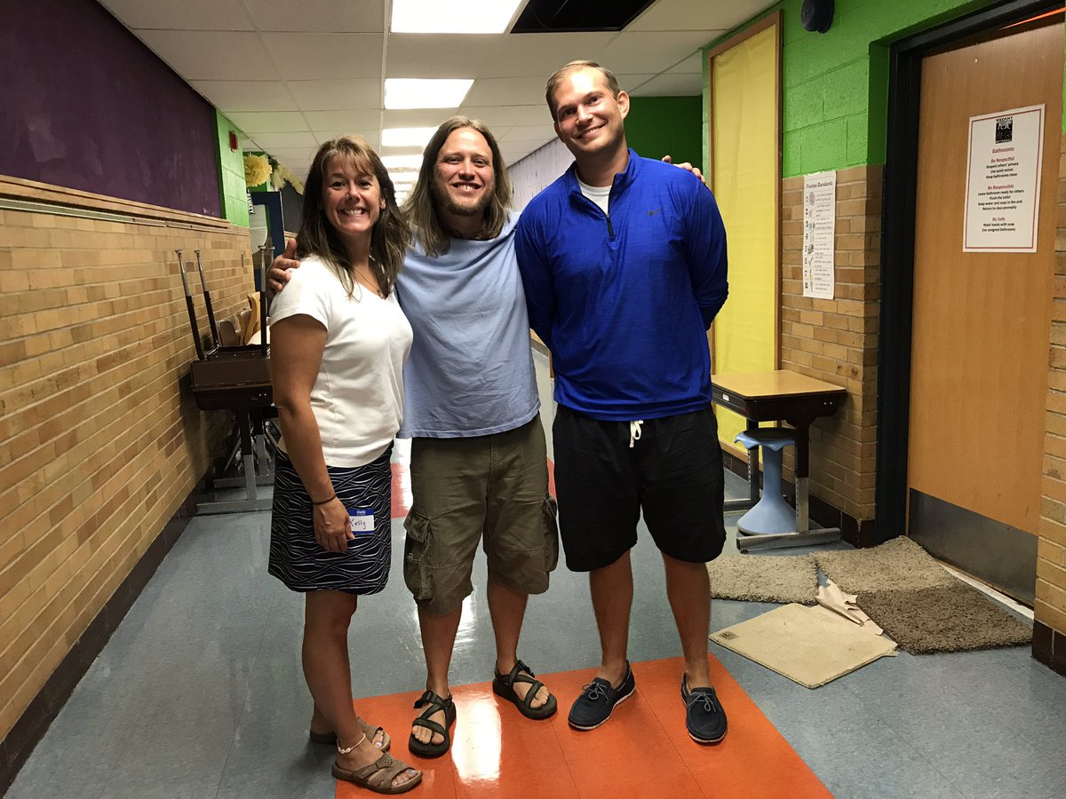 Mr_Heaton12's tweet photo. We are ready for the year! #a2breakthrough #4thgrade https://t.co/GGFKm219B5
