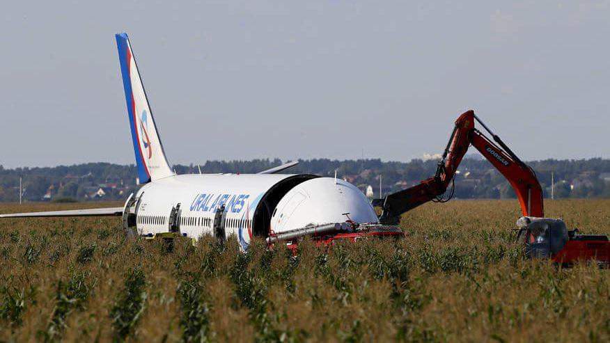 FlightModeblog's tweet photo. Remember the Airbus A321 of Ural Airlines? Looks like the Russian authorities are scrapping it.
*Pictures by Air Plus News
#flightmodeblog #flightmode #aviation #avgeek #UralAirlines #Airbus #Russia #U6178 #Moscow #avgeeks https://t.co/kvcCsJbEDc