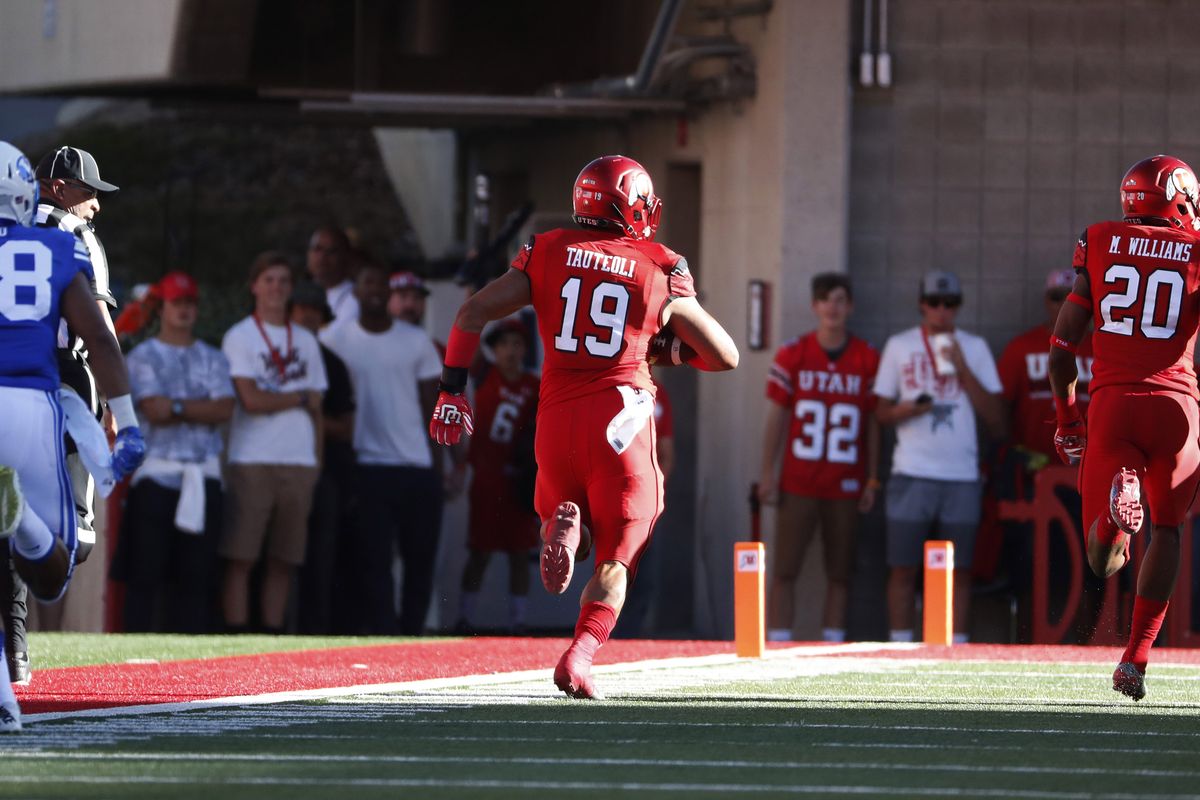 UtahMan1850's tweet photo. #Roadto62
Win #59 - 9/10/2016 - Sunia Tauteoli opened the game with a pick-6 and Troy Williams threw for 194 yards and 1 TD as Utah stuffed Taysom Hill on a late 2 pt attempt to seal the 20-19 win over the Cougars https://t.co/TfXlmsKl8b