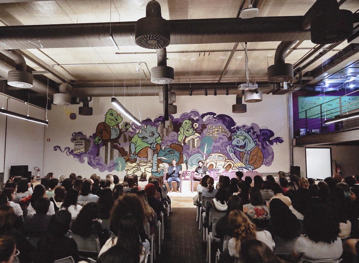 nubank's tweet photo. Aconteceu no último final de semana o evento #YesSheCodes, onde buscamos engenheiras de software para trabalhar no Nubank. Mais de 180 mulheres estavam reunidas em dois dias intensos pensados para fomentar a inclusão de mulheres na área de tecnologia. Veja como foi ;) https://t.co/kJPzCnqbj0