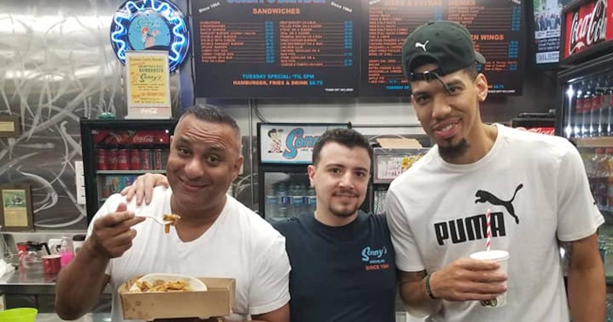 blogTO's tweet photo. Danny Green and Russell Peters just showed up at an iconic burger joint in #Brampton https://t.co/bHKkU410sh https://t.co/5CMrxo5WTq
