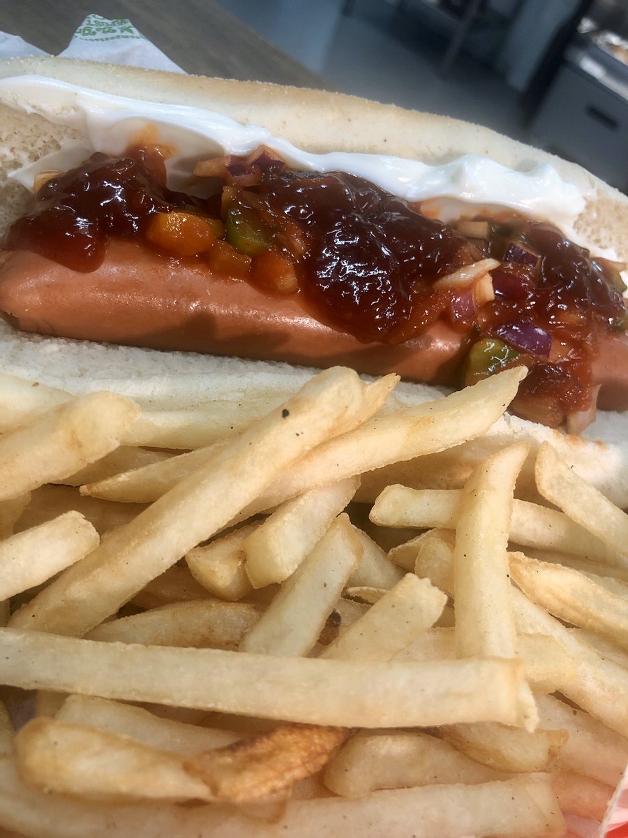 Creamy Chicken &amp; Ham Served with Pasta, Garlic Slice &amp; Salad or Smoked Sausage with Tomato &amp; Bean Relish topped with Cheese or Quorn Sausage with Chilli Jam &amp; Tomato Salsa @elior_uk <a href="/marcuselbourne/">marcus elbourne</a> <a href="/msmith_cole/">Michael Smith</a> <a href="/Davebrett11/">Davebrett1</a> <a href="/AndyFergy39/">andy Ferguson</a> #TeamElior #EliorFoodie