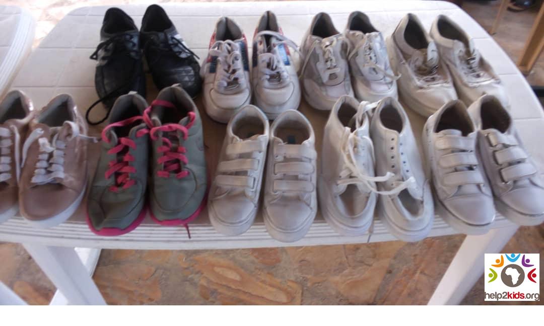 help2kids Tanzania : Children's Home - Happy Birthday

Last Saturday we celebrated a party for Dotto (Brightness) and Kulwa (Brian). One of our kind supporters sent a beautiful cake and treats as well as some new trainers.

#help2kids #Tanzania #Childrenshome #Birthdaytreat