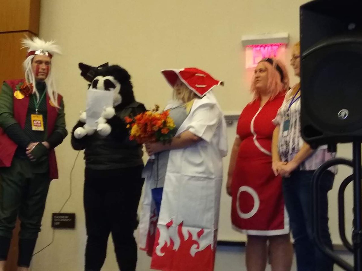 mewtwostyle's tweet photo. Attended AFW this last weekend and was asked to marry a Jiraiya & Tsunade! That's right -- Sanchez is officially ordained! And this was a legit wedding! #fursuit #fursuiter #furry #wedding #naruto #afw15 #afw2019 https://t.co/vVAewP0PQd