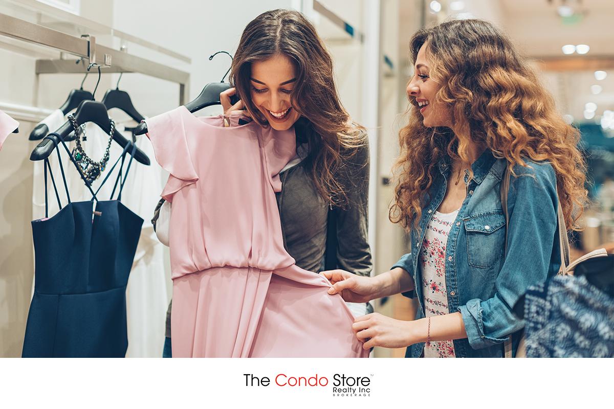 🛍️ One of the greatest luxuries of Toronto is the fantastic shopping everything from bargains to high-end! 
.
.
.
.
.
#shopToronto #Torontomodel #instaToronto