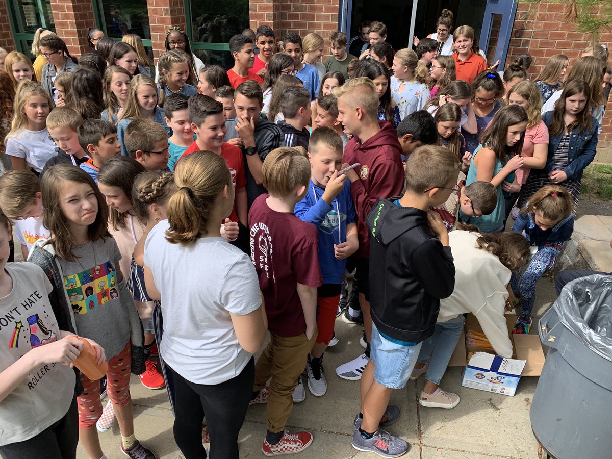 DmsWolves's tweet image. DMS Grade 7 team builder #DMSrocks @DMS_LeadLearner