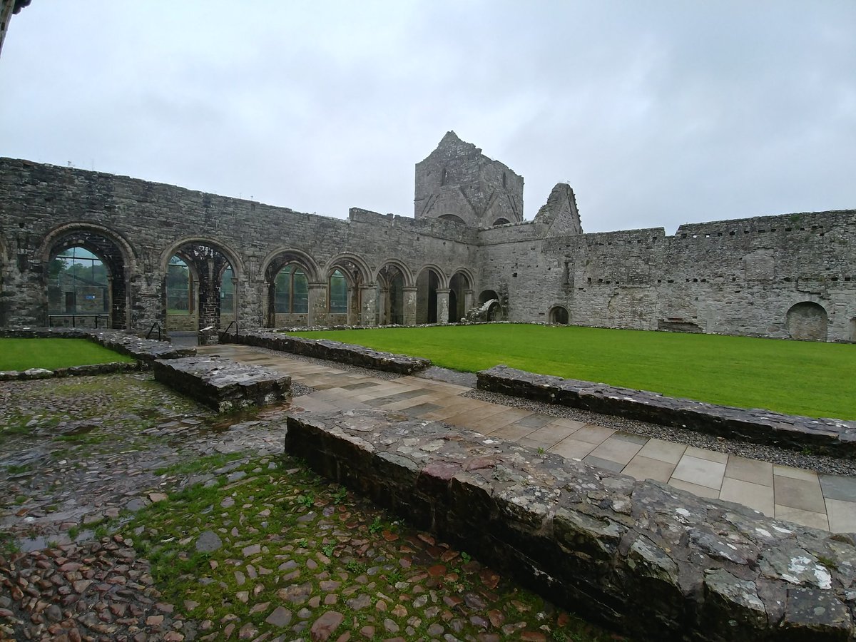 jszarkowska's tweet photo. On the way to #AP2019Sligo - already visited two castles and now waiting for the rain to stop for a sec to see #BoyleAbbey. It's good to be back in #Ireland. See you all soon @AP2019sligo :) #downmemorylane #conference #geophysics #Sligo #Eire https://t.co/qeh32qmujq