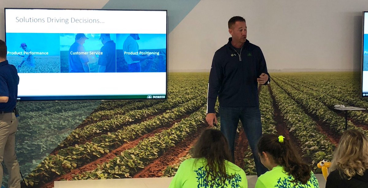 CortevaUS's tweet photo. "We strive to deliver product performance to you - our consumer. Our digital solutions are key to that." - Jeremy Groeteke U.S. Digital Ag Lead highlights the new @PioneerSeeds website. #FPS19 #ExploreCorteva https://t.co/V5fXOYUoD8