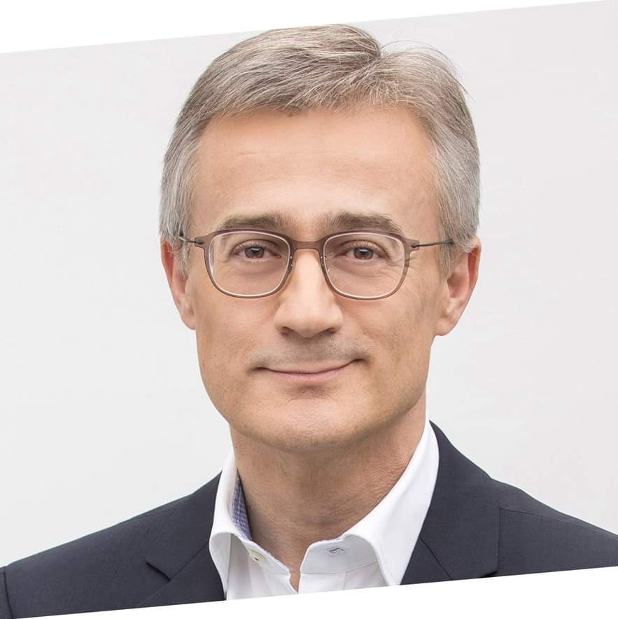 KmiotekC's tweet photo. Léiwe Felix, mir @deigreng wënschen der, dass du schnell erëm gesond gëss. Mir denken un dech an hoffen dass du séier erëm an eiser Mëtt bass. Denger Famill an denge Léifste wënsche mer vill Stäerkt an dëser schwéierer Zäit. https://t.co/j4Ks8h4VnI
