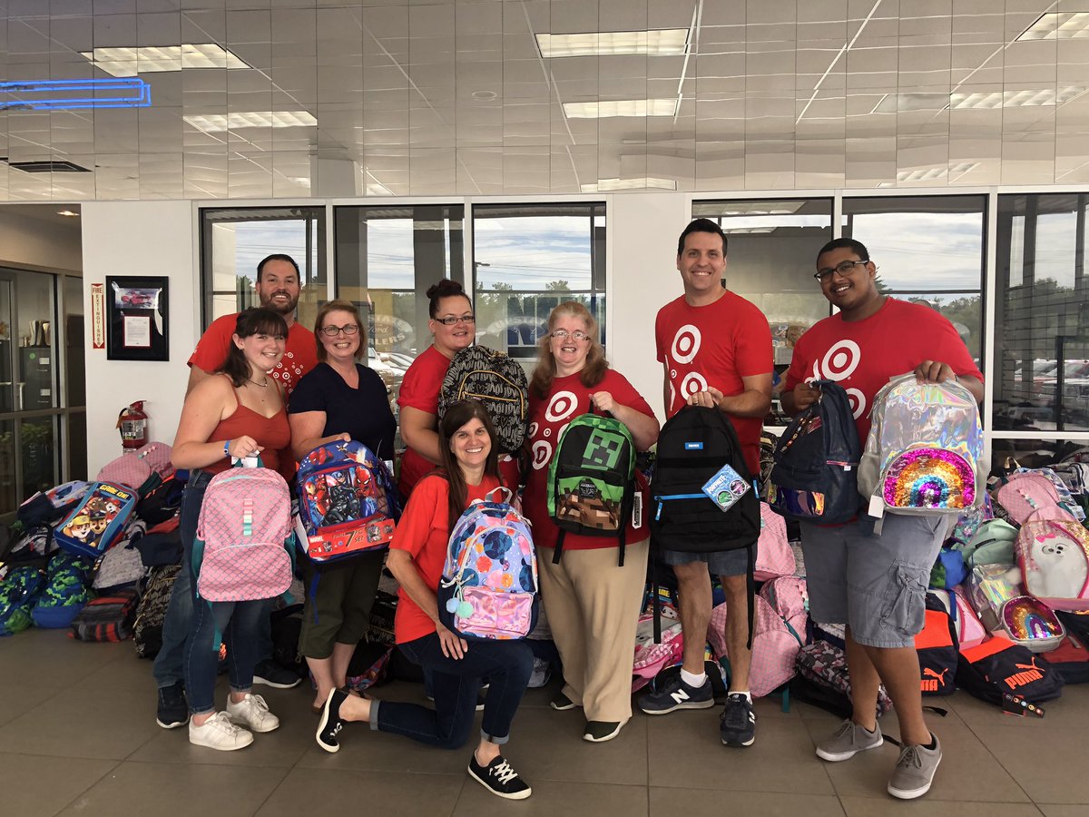 Mazzack311's tweet photo. The T1830 team gave back today by filling over 500 backpacks for the #unitedway! #targetvolunteers @flintben1 @tgtsamnader https://t.co/4e775yFJxm