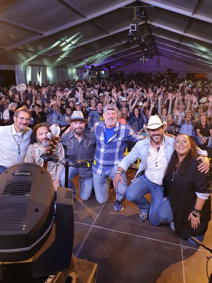 darrylworley's tweet photo. Great group of musicians and fans overhear in Spain! Tonight we are in France! Then back to Savannah TN for the Tennessee River Run Party on the Water Aug. 31st!! #workedallweek #gotitalldone #letsmakeatnriverrun https://t.co/VvqvwDajje
