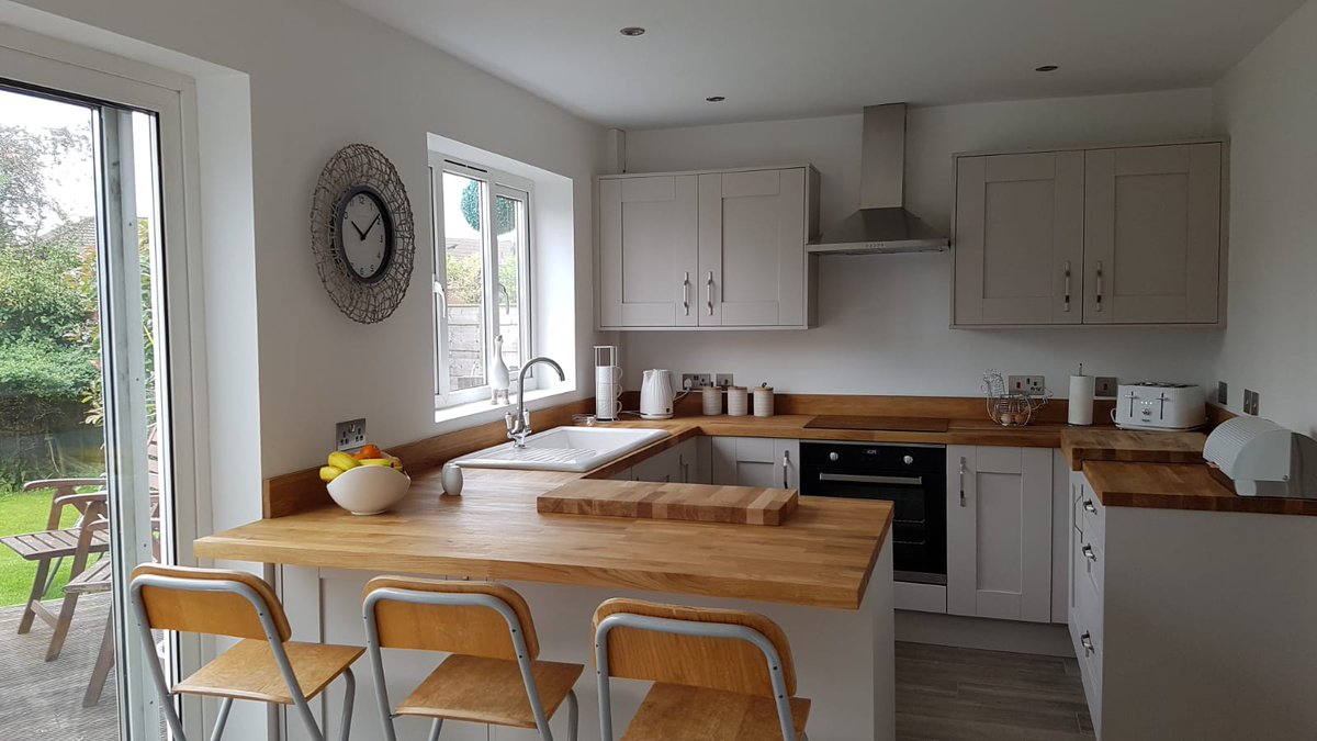 TGBUILDERSM's tweet photo. We love customer's photos of their finished kitchens. Here's one of a Lochanna Grained Cashmere kitchen with Solid Rustic Oak Worktops.
#Lochanna #Northwich #Oswestry #Bridgnorth #Kitchens #bathrooms @LoveBridgnorth https://t.co/aQM2b6u0Di