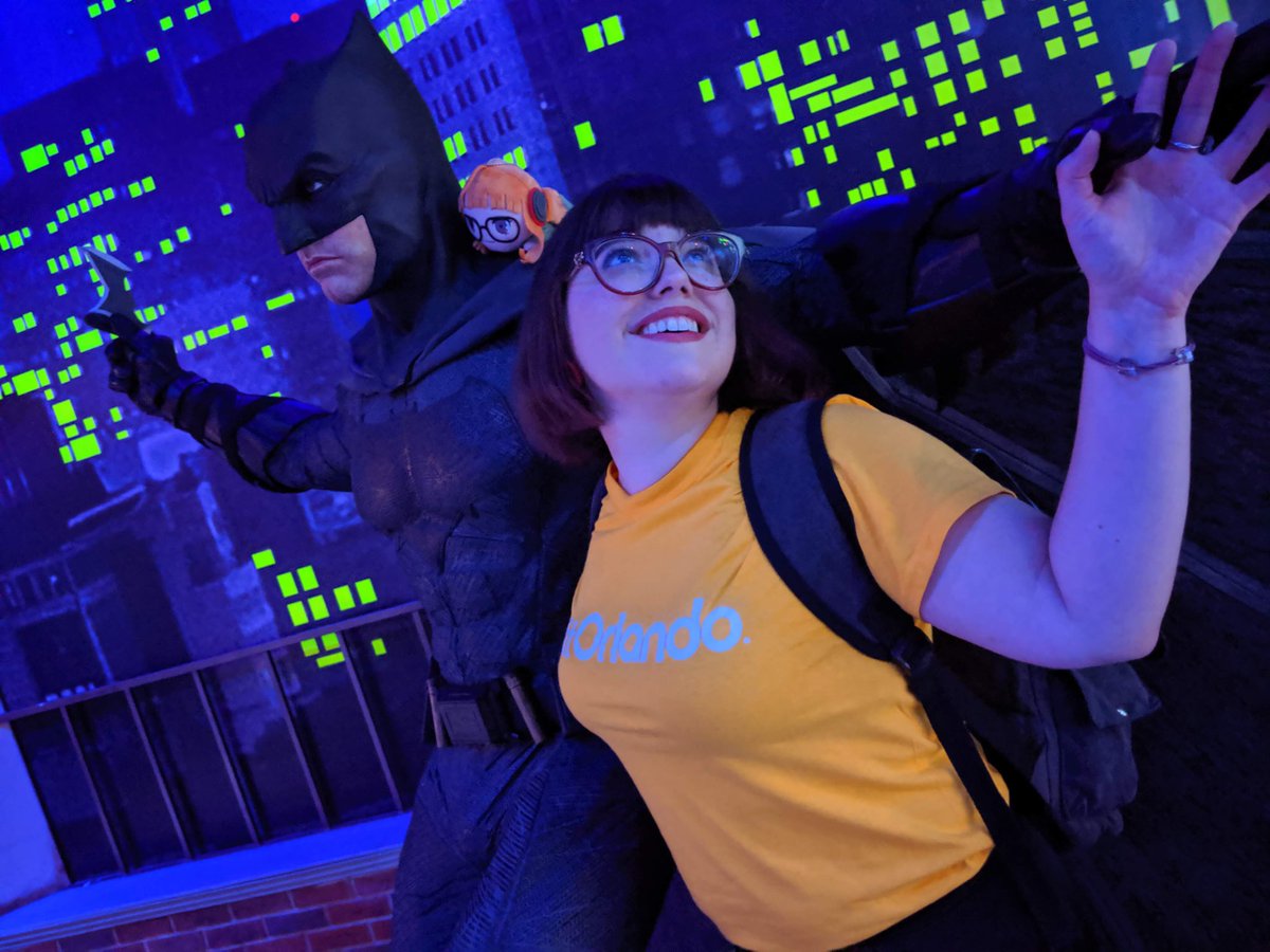 aestiria's tweet photo. Nothing but respect for MY Batman. 🦇🖤✨🦇🖤✨🦇 #FamousFun #MORlando
📸: @krumbine https://t.co/PaHDyRp4wF