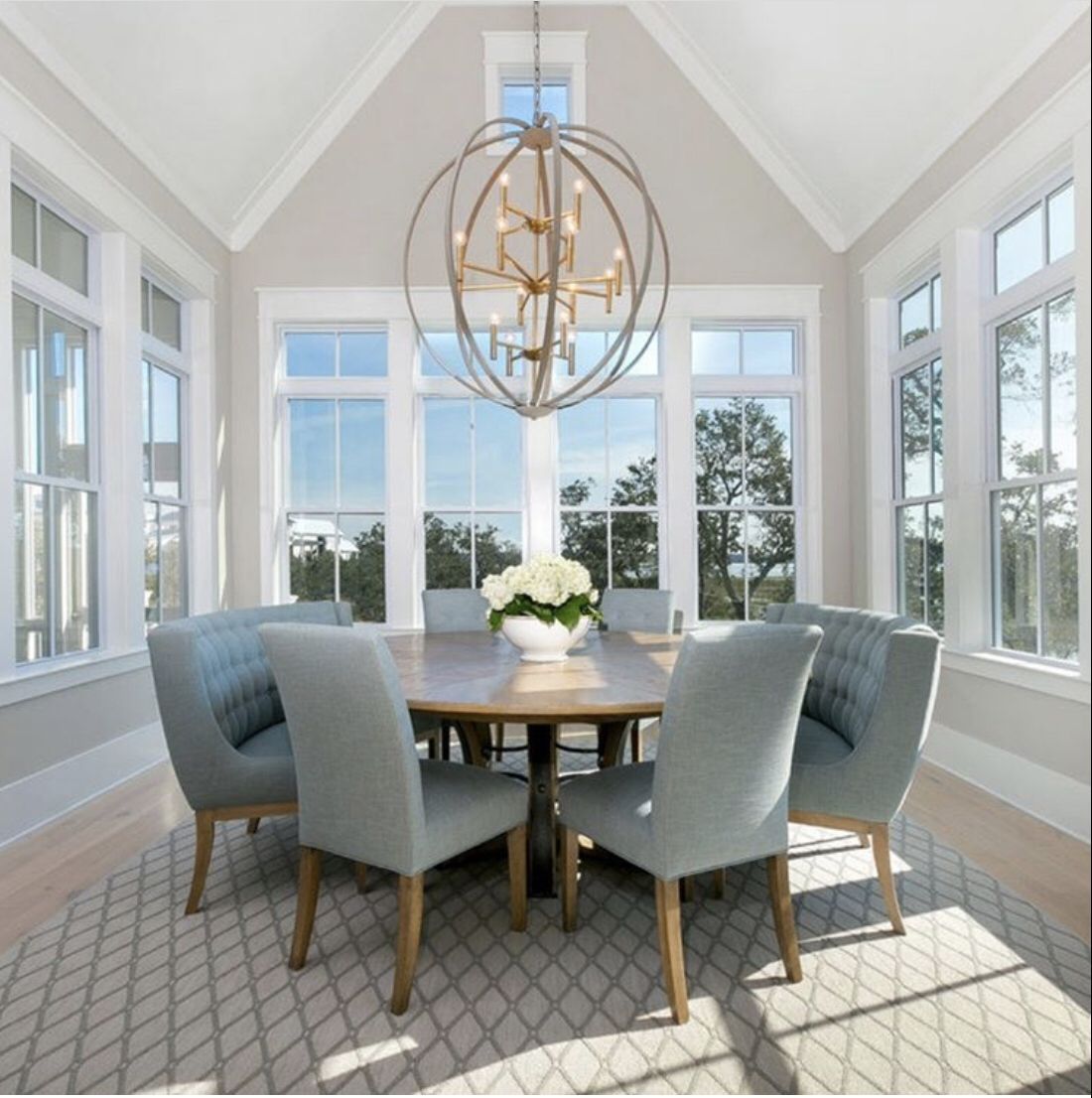 SarreidLTD's tweet image. Check out the beautiful and comfy seating around our Tower Jupe table! Looks like a perfect place to gather. Thank you for sharing @stallingsstudio 
#sarreidstyle #stallingstudio #designanddecor #hgtvhome #diningroomgoals #sarreidjupetable