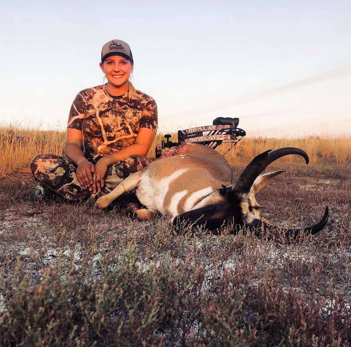 BowtechArchery's tweet photo. Trophy Tuesday! It's already been a great season for #TeamBowtech.
Here's Paige Pearce with an antelope she harvested with a Realm. Krissy Hay Knox used her Realm to get an amazing buck she's been watching since spring, & Todd Hisey got an Eland with his Carbon Icon! https://t.co/tSDrQ8Qr01