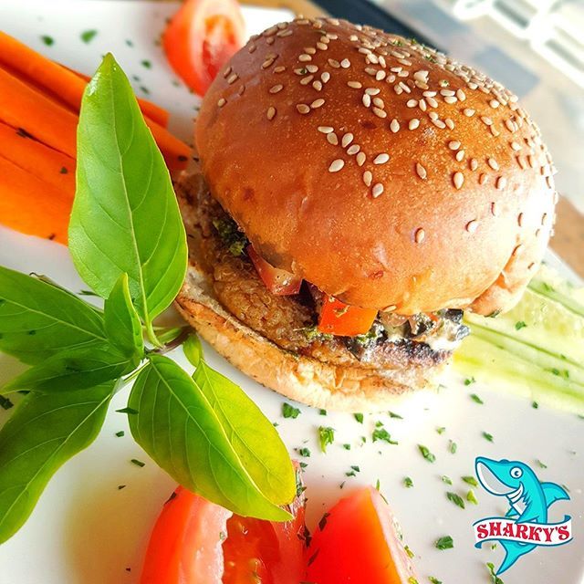 Sharkysdakar's tweet photo. {VEGGIE CHOICE} 🌱⁠
Savourez notre Quinoa Burger : tendance, healthy &amp; gourmand !⁠
.⁠
.⁠
.⁠
.⁠
#healthy #vegan #glutenfree #foodie #food #instafood #salad #vegetarian #healthyfood #foodporn #feedfeed #lunch #cleaneating #delicious #eatclean #healt… https://t.co/znbMBgUuSM https://t.co/4mlWleE2jR