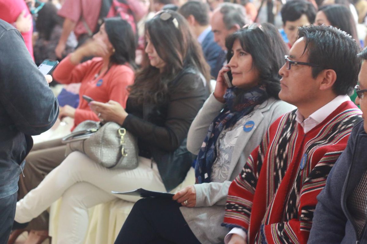 SEIBEec's tweet photo. #SomosSEIB

#SESEIB presente en la #CaravanaEducativa, ”Juntos soñamos, juntos construimos", liderada por @monserratcream1, Ministra de @Educacion_Ec. Juan Carlos Illicachi, Director Zonal 9 del #SEIB, acompaña en la Unidad Educativa Manuela Cañizares de Quito

#SeibEsTerritorio https://t.co/iv3DB94b1d