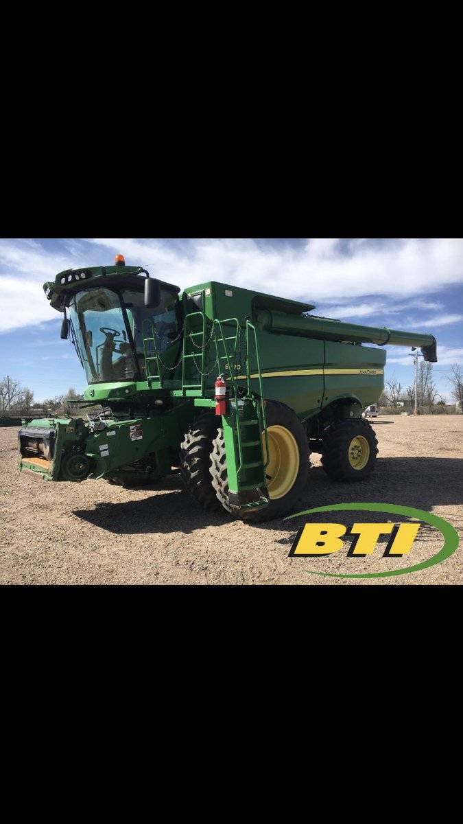Brian__47's tweet photo. Time to move some combines for #harvest19 . Dropped prices significantly to get them moving! This machine leases at $12,000/year for 3 years/300 Hours/year. 1330 Sep hours, Pro-Drive, 5 Speed FH, 4WD, Duals, PowerCast, etc. https://t.co/m77KcjQAeP