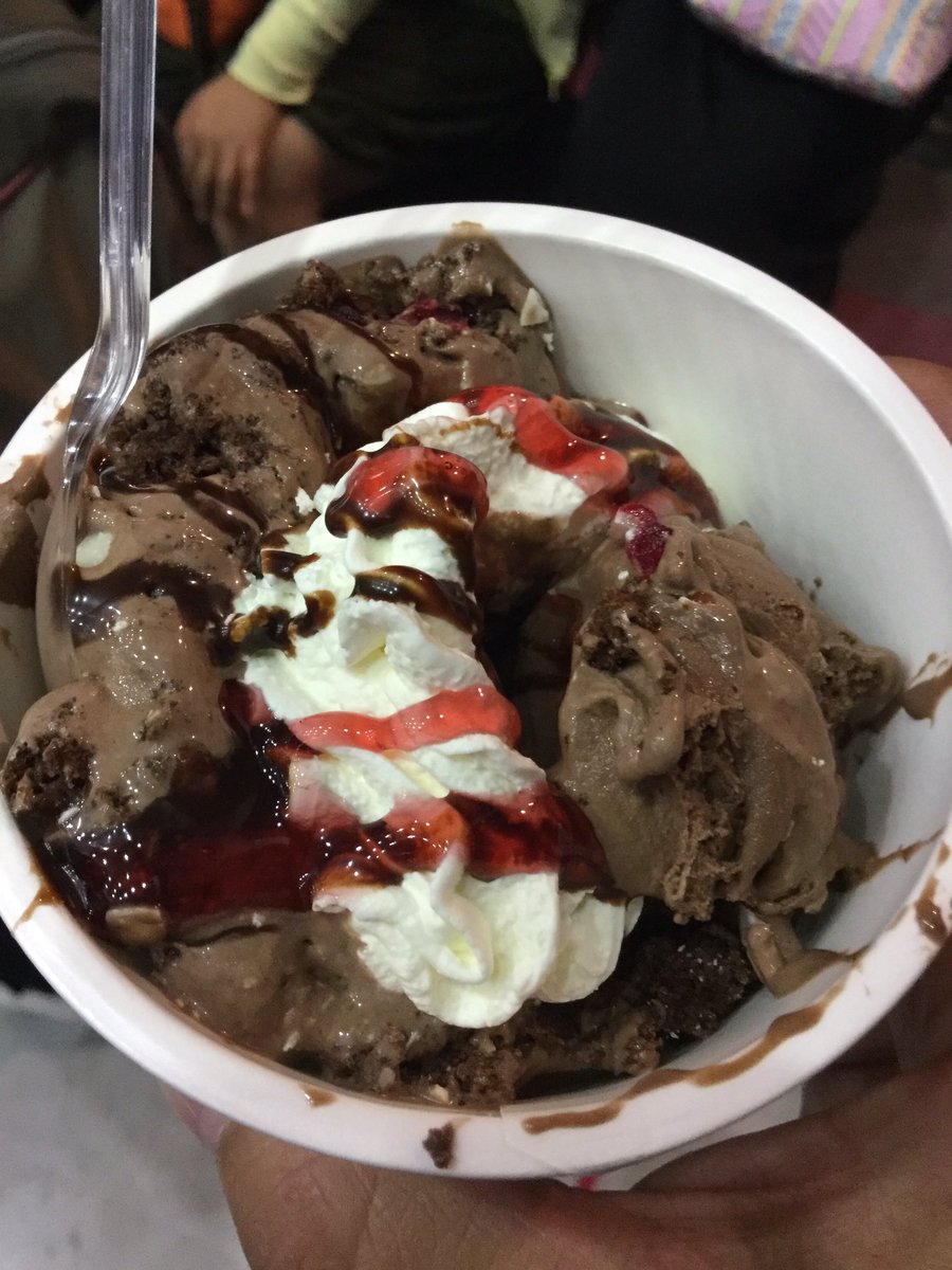 k_kurokishi's tweet photo. 全種類制覇したいくらい毎年美味い😋✨ #ulfes #ウルフェス2019 https://t.co/8Y9CjPdcCN