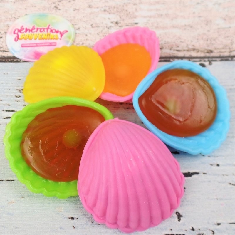 GSouvenirs's tweet image. Vous vous souvenez de ces coquillages Roudoudous ?🍬😋
Un bonbon rétro qui sent bon l'enfance, à retrouver sur notre site➡️generation-souvenirs.com/bonbons-des-an…
#Roudoudou #Coquillage #Bonbon #Friandise #années80 #Bonbonenfance #Bonbonretro
