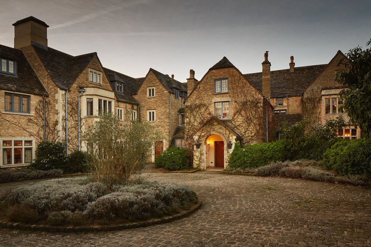 UHSGroup's tweet photo. #TryItTuesday #WhatleyManor Hotel &amp; Spa is the perfect place to indulge – whether you’re treating yourself to a luxury retreat away, relaxing spa trip or the ultimate bite to eat in their Michelin Star restaurant! #makeastatement #restaurantinterior #restaurantdesign #cotswolds https://t.co/g5oPQelHIL