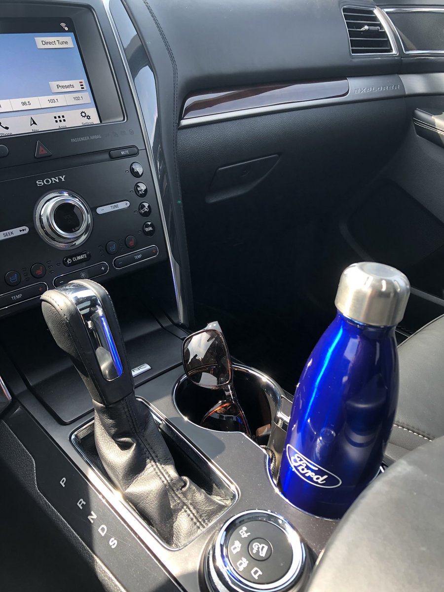 Coffee_Baileys's tweet photo. First stop - loading Chili Dawg into the #ford_explorer (look at the room!) & hitting a trail in the rivervalley. Neighbourhoods like Rossdale are so historic, pretty & lead to green spaces and the river!#fordoutdoors #ford_partner #yeg @pumpkinprco @FordCanada https://t.co/2yucw8covJ