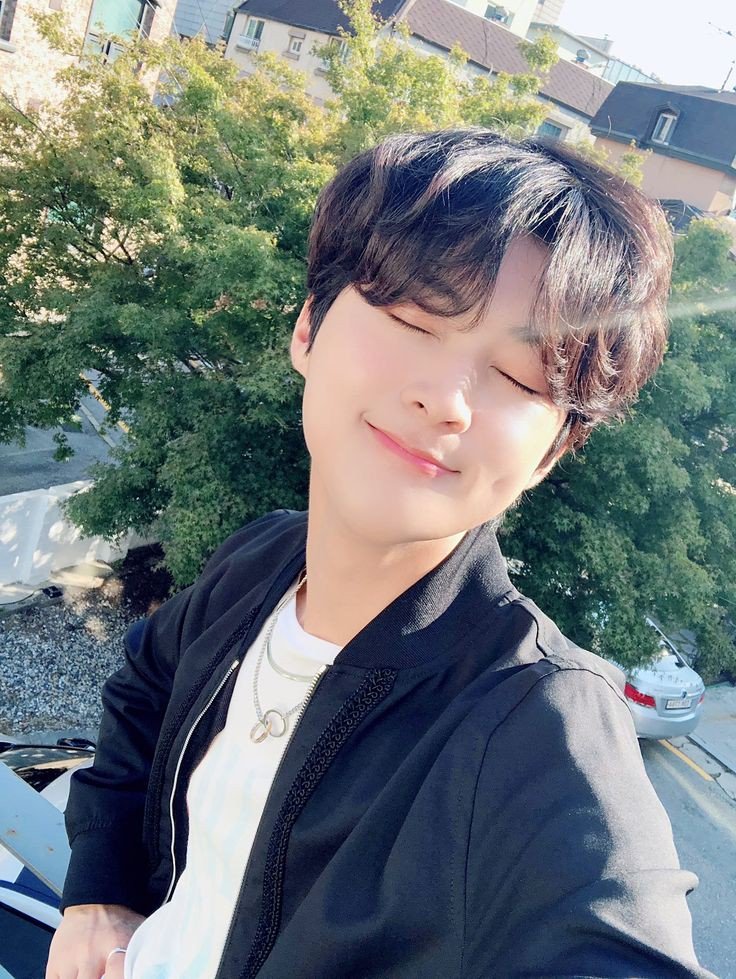 SpainVav's tweet photo. Felicidades a ACE de VAV. Aunque se haga mayor no dejaremos de tratarlo com un bebé. Nuestro principe ACE te queremos y esperamos que pases un día genial #VAV #VAVSpain #HAPPY_ACE_DAY #HBD_Prince_Ace #PrinceAceDay @VavCash @twt_VAV @VAV_official https://t.co/CY1cIs41Ml