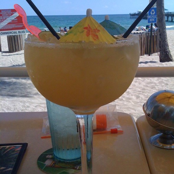 arubabeachcafe's tweet photo. Final Aruba contest post! Winner receives $100 gift certificate. Just 'Share This Post'! (One share per person, duplicates will be disqualified.) Winner announced August 30th! 🍹☀️🌴😎
#arubabeachcafe #sharethispost #sharingcontest #100dollarprize #lbts #southflorida #onthebeach https://t.co/DpAc4IYpRJ