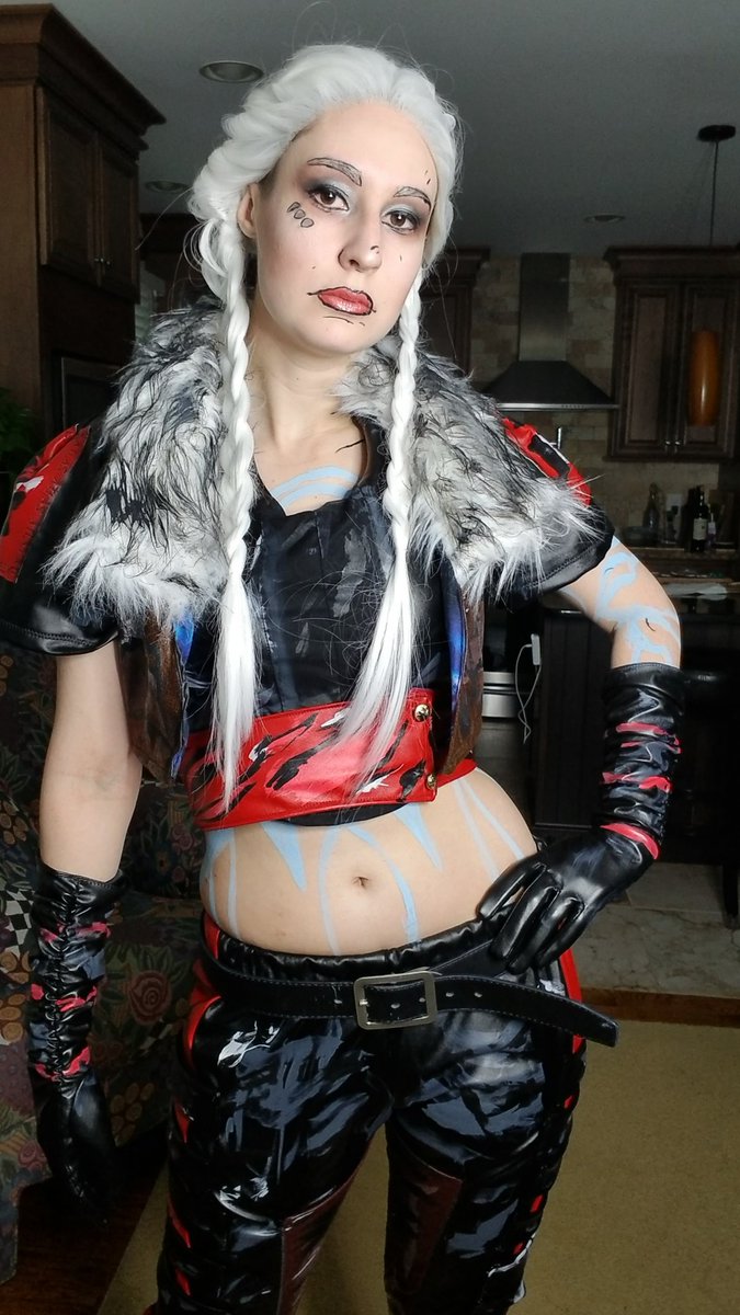 HorrorQueenCos's tweet photo. Did a rush test of Steele before work today β
Might adjust some things but feeling good for @aVideoGameCon coming up!
#cosplay #borderlands #commandantsteele #cosplayprogress https://t.co/pHgNUexvaZ
